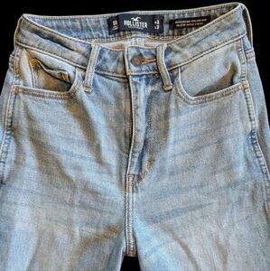 Hollister Women's Curvy Ultra High Rise Mom Jean